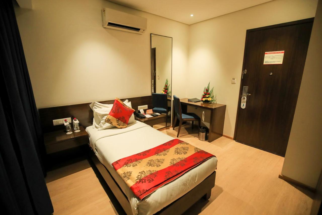 Hotel German Palace Airport Gandhinagar Exterior foto