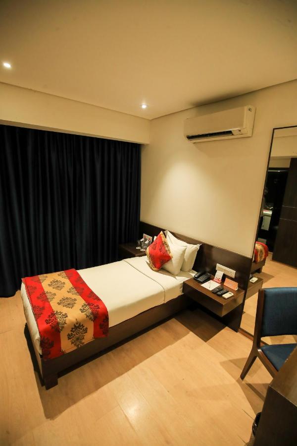 Hotel German Palace Airport Gandhinagar Exterior foto