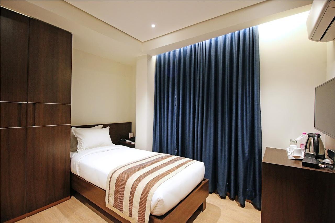 Hotel German Palace Airport Gandhinagar Exterior foto